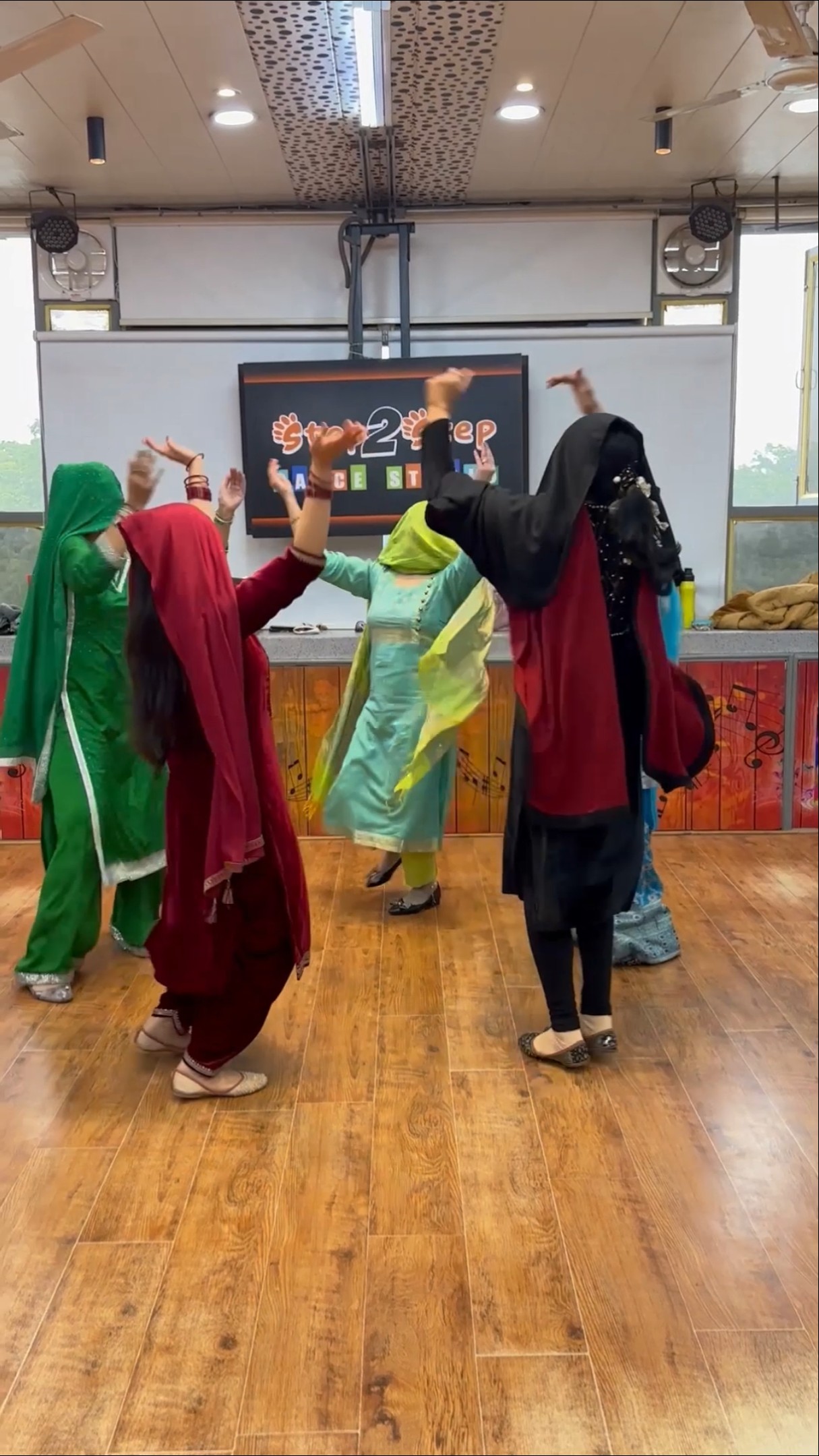 Wait For The Transition ? l Dove Bhaina Nachiyan l Punjabi Boliyan #dance #shorts #trending #yt